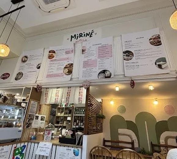 Le comptoir et la carte murale