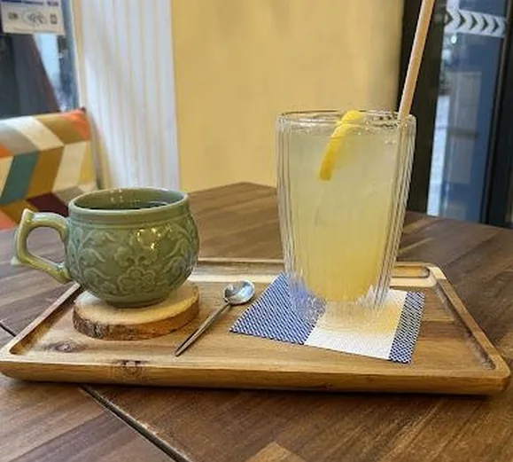 Tasse de thé et citronnade